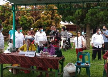 Didampingi Keluarga dan Ketua DPRD, RHS Tinjau Sejumlah TPS di Simalungun