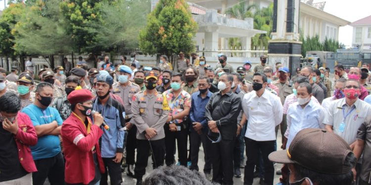 Walikota Pematangsiantar Siap Fasilitasi 5 Perwakilan Mahaasiswa ke DPR RI Walikota Pematangsiantar Siap Fasilitasi 5 Perwakilan Mahaasiswa ke DPR RI
