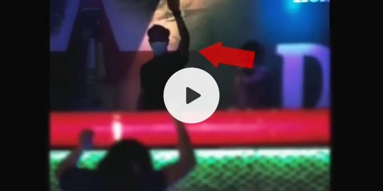 Viral Video Kasat Narkoba AKP David Sinaga Dugem dan Diduga Ketinggian di Studio 21 Siantar Viral Video Kasat Narkoba AKP David Sinaga Dugem dan Diduga Ketinggian di Studio 21 Siantar