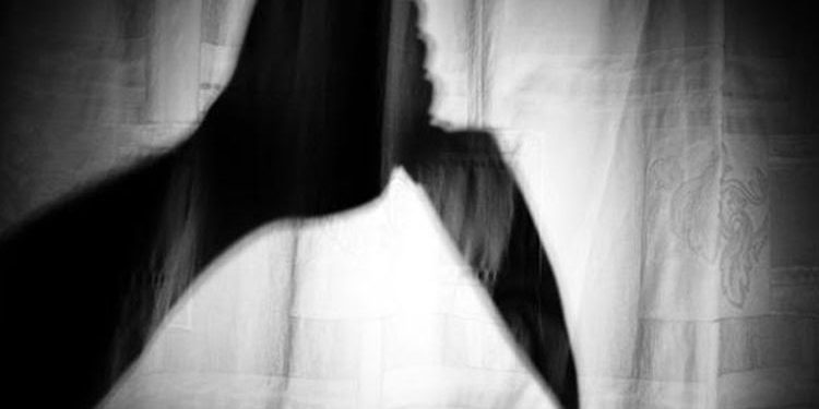 Diduga Cemburu, Wanita Ini Bunuh dan Gigit Kemaluan Kekasihnya