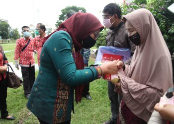 Hari Kedua Pembagian BST Tahap IV di Siantar, Aman dan Tetap Patuhi Protokol Kesehatan