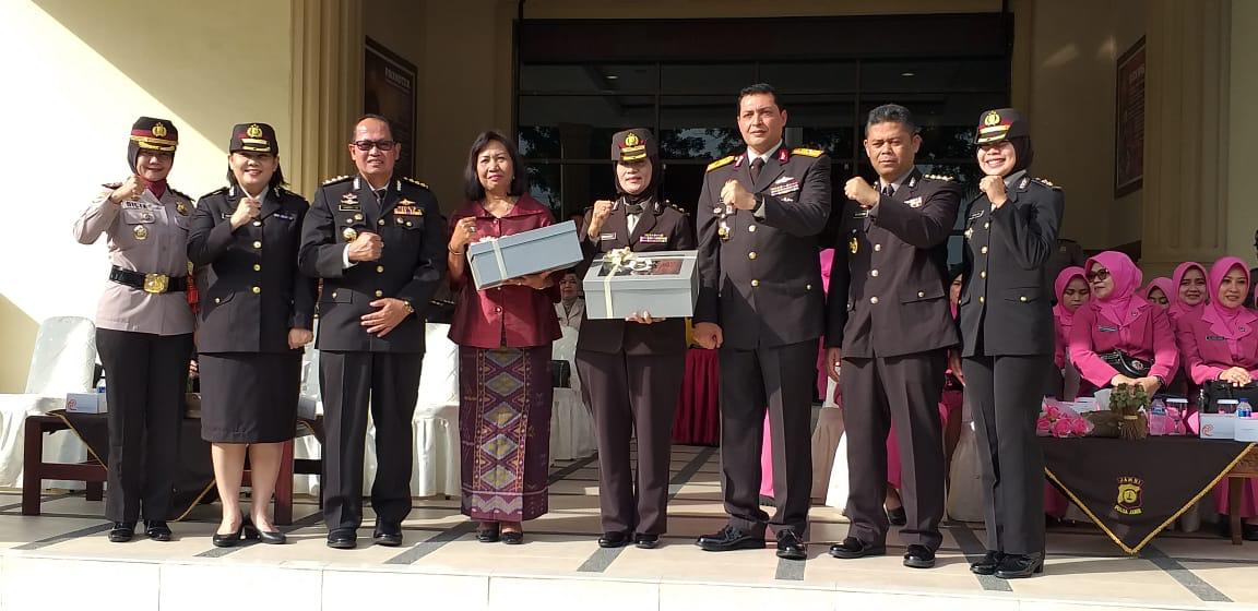 Mengenal Sosok Polwan Cantik, Komandan Upacara Hari Ibu di Polda Jambi Mengenal Sosok Polwan Cantik, Komandan Upacara Hari Ibu di Polda Jambi