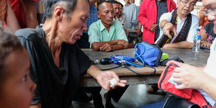 Sihar Sitorus Selalu Libatkan Dokter Pribadi Ketika Menemukan Warga yang Sakit Sihar Sitorus Selalu Libatkan Dokter Pribadi Ketika Menemukan Warga yang Sakit