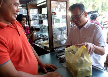 Keasyikan Ngobrol Soal UKM, Sihar Habiskan Dua Bungkus Dodol Tanjungpura