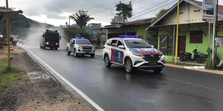 Water Canon Polres Tapteng Semprotkan 6 Ton Cairan Disinfektan Water Canon Polres Tapteng Semprotkan 6 Ton Cairan Disinfektan