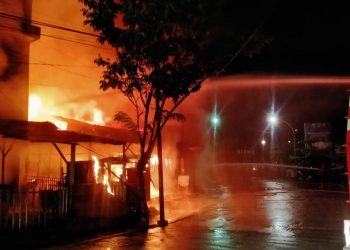 Kebakaran di Jalan Suprapto Sibolga, 8 Kios Dilalap Api, 1 Dirusak