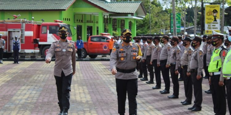Siap Amankan Natal dan Tahun Baru di Humbahas, AKBP Ronny Nicolas Sidabutar Pimpin Gelar Pasukan Operasi Lilin Toba 2020 Siap Amankan Natal dan Tahun Baru di Humbahas, AKBP Ronny Nicolas Sidabutar Pimpin Gelar Pasukan Operasi Lilin Toba 2020
