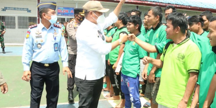 Bupati Taput Kunjungi dan Motivasi Warga Binaan Lapas Siborongborong Bupati Taput Kunjungi dan Motivasi Warga Binaan Lapas Siborongborong