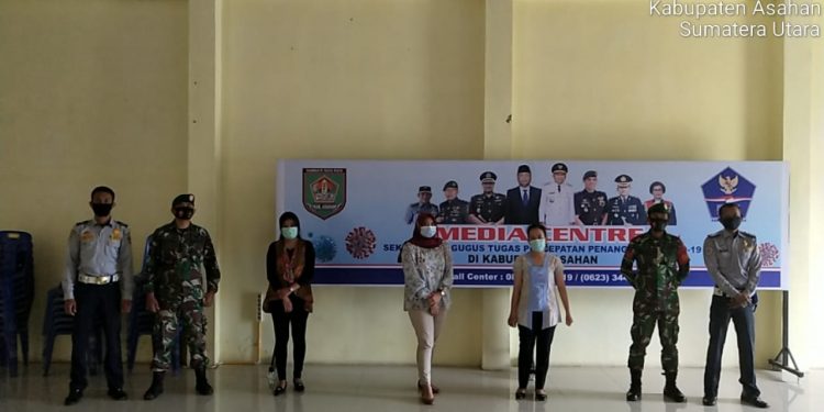Tetap Awasi Posko Pengamanan Gugus Tugas Covid-19 Bersama Personel Jajaran Kodim 0208/Asahan Tetap Awasi Posko Pengamanan Gugus Tugas Covid-19 Bersama Personel Jajaran Kodim 0208/Asahan