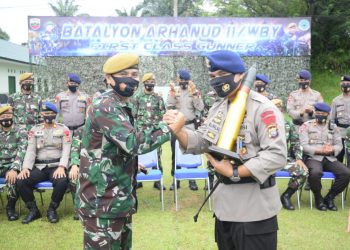 Prajurit Batalyon Arhanud 11/WBY dan Polri Rayakan Dirgahayu TNI ke-75