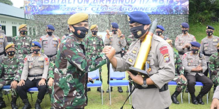 Prajurit Batalyon Arhanud 11/WBY dan Polri Rayakan Dirgahayu TNI ke-75 Prajurit Batalyon Arhanud 11/WBY dan Polri Rayakan Dirgahayu TNI ke-75