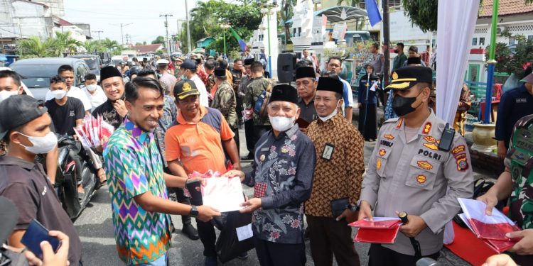 Kapolres Asahan Bersama Forkopimda Pencanangan Gerakan Pembagian 10 Juta Bendera Merah Putih ke Masyarakat