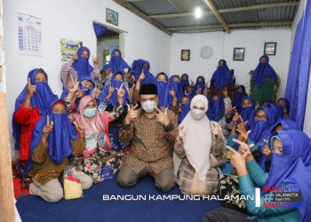 Kelompok Pengajian Ibu-ibu di Bandar Malela: Baru ini Ada Calon Bupati Mau Datang ke Kampung Kami