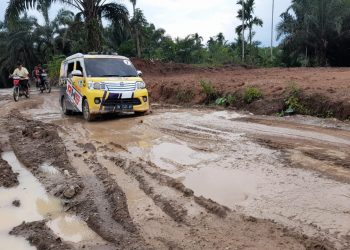 Blusukan ke Raya Kahean, Rombongan RHS Gilas Jalan Rusak