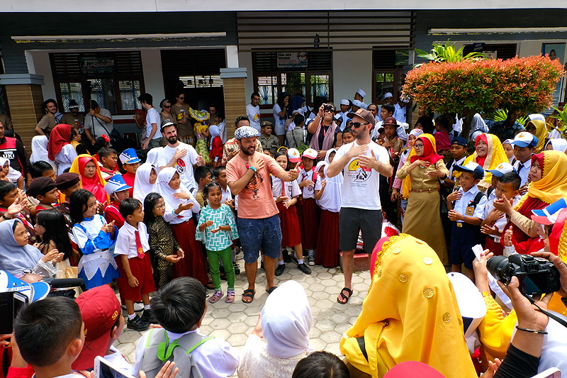 Melawat Ke Parigi Moutong, Ocas Buka Vula Dongga & Bermusik Bersama Anak-anak