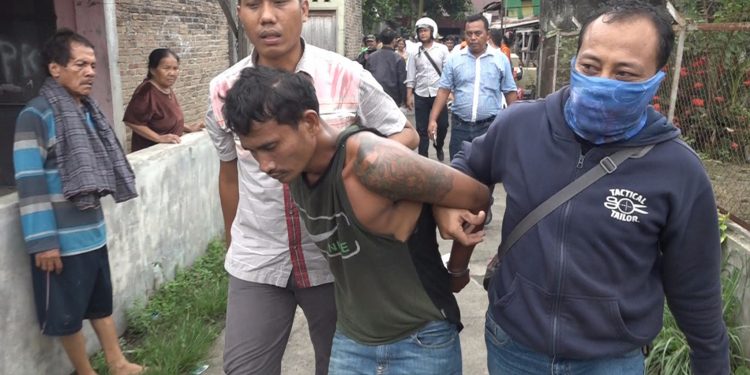 Dua Pelaku Terjaring Saat Gerebek Kampung Narkoba...