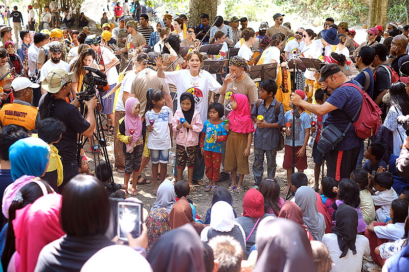 Konser Vinculos 2018 di Sulteng, Orkestra Ocas Konser di Tengah Keindahan Alam Palu Konser Vinculos 2018 di Sulteng, Orkestra Ocas Konser di Tengah Keindahan Alam Palu