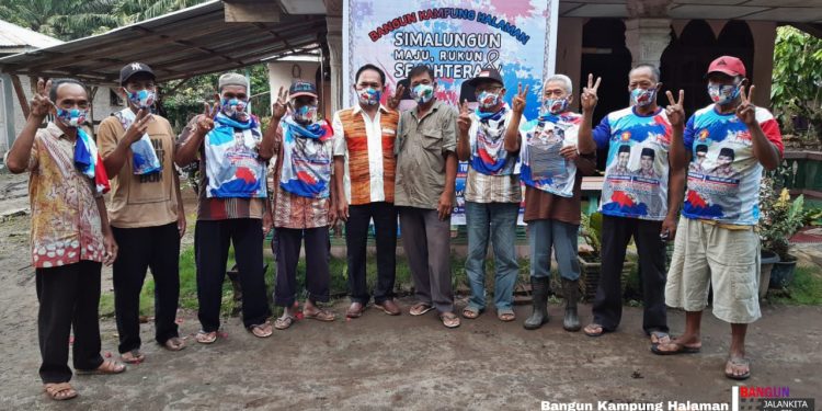 Awalnya Seorang yang Minta, Akhirnya Ramai-ramai Foto Bersama TPS Awalnya Seorang yang Minta, Akhirnya Ramai-ramai Foto Bersama TPS