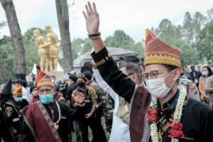Menparekraf Sandiaga Uno Diangkat Jadi Warga Kehormatan Suku Pakpak