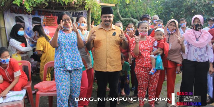 Hadiri Undangan Pasar Sembako Murah Nasir dan Hinca Panjaitan, Hasim Dielu-elukan Warga Nagori Bangun Hadiri Undangan Pasar Sembako Murah Nasir dan Hinca Panjaitan, Hasim Dielu-elukan Warga Nagori Bangun