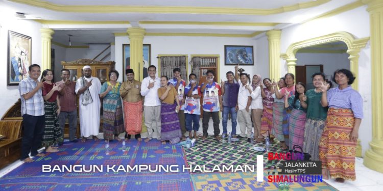 Boras Sipir ni Tondi dan Hiou Pamotting untuk Hasim dari Keluarga Erwin Saragih Boras Sipir ni Tondi dan Hiou Pamotting untuk Hasim dari Keluarga Erwin Saragih