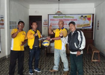 Peduli Kegiatan Olahraga, RHS-WZ Bantu Bola Volly dan Net