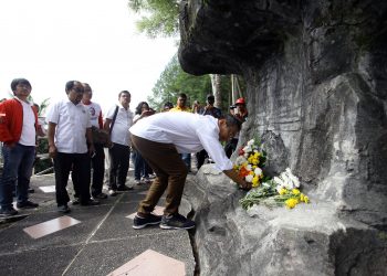 Kunjungi Monumen TB Simatupang dan Liberty Manik, Sihar Ajak Membangun Sumut Tanpa Melihat Perbedaan