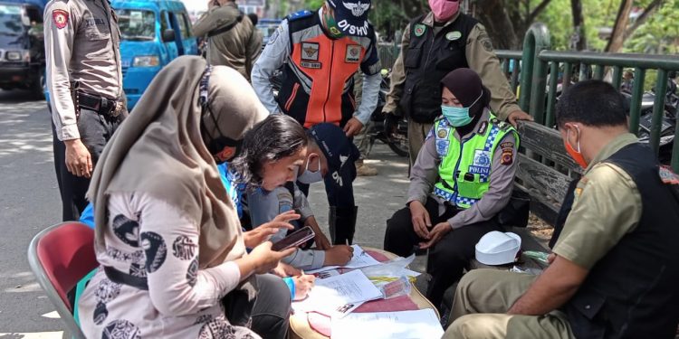 200 Orang Tertangkap Tak Pakai Masker 200 Orang Tertangkap Tak Pakai Masker