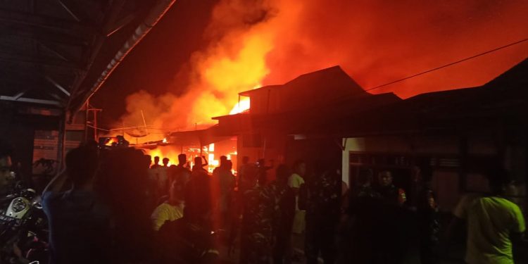 Kebakaran Hanguskan 14 Rumah, Termasuk Rumah Sekda. Ini Data Korban .. Kebakaran Hanguskan 14 Rumah, Termasuk Rumah Sekda. Ini Data Korban ..