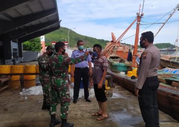 Satpol Air Polres Sibolga Razia Masker terhadap ABK dan Masyarakat Pesisir