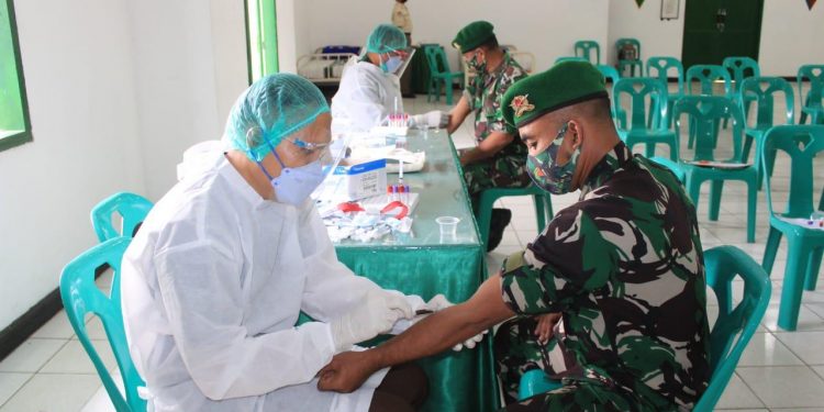 100 Orang Prajurit Yonif 121/MK Ikuti Pemeriksaan Kesehatan Berkala Harpassatpur TW I TA 2021