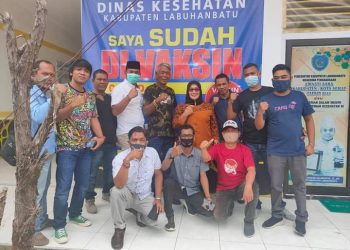 Wartawan dan Tokoh Divaksin, Keringat Dingin dan Pejamkan Mata