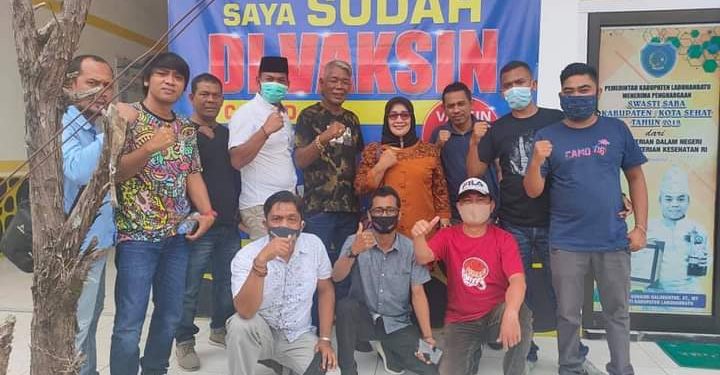 Wartawan dan Tokoh Divaksin, Keringat Dingin dan Pejamkan Mata