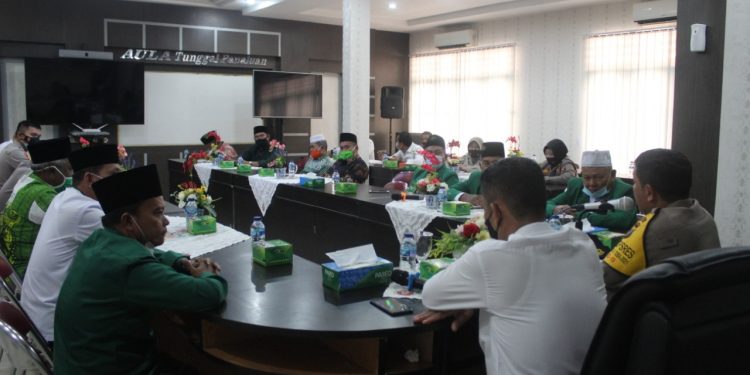 Polres Labuhanbatu Silaturahmi dengan Pengurus Nahdatul Ulama Se-Kabupaten Labuhanbatu Raya Polres Labuhanbatu Silaturahmi dengan Pengurus Nahdatul Ulama Se-Kabupaten Labuhanbatu Raya