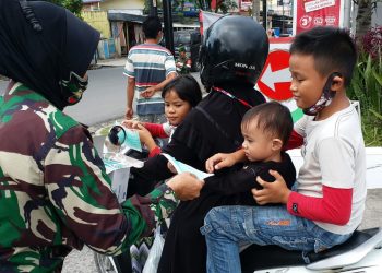 'Ops Minggu Simpatik', Satgas Covid-19 Pendam I/BB Sosialisasi Prokes Kepada Warga