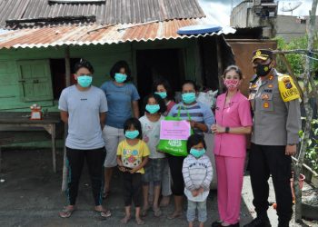 Kapolres Humbahas Bagikan Masker dan Tali Asih di Doloksanggul