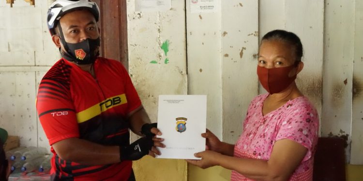 Kapolres Simalungun Beri Bantuan Tambahan Modal Usaha ke UMKM, Untuk Tetap Berdagang di Masa Pandemi Kapolres Simalungun Beri Bantuan Tambahan Modal Usaha ke UMKM, Untuk Tetap Berdagang di Masa Pandemi