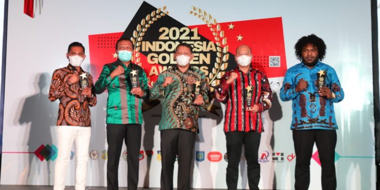 Bupati Taput Kembali Raih Penghargaan The Best Regent pada Indonesia Golden Awards 2021