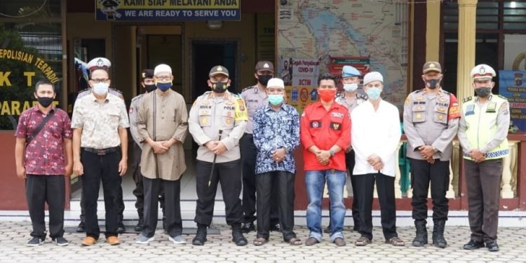 Kapolres Simalungun Bersama Sejumlah Elemen Masyarakat Parapat Deklarasi Cinta Damai Kapolres Simalungun Bersama Sejumlah Elemen Masyarakat Parapat Deklarasi Cinta Damai
