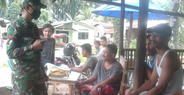 Personel Koramil 03/Siantar Selatan Kodim 0207/Simalungun Ingatkan Warga Terapkan Protokol Kesehatan Guna Cegah Covid-19 Personel Koramil 03/Siantar Selatan Kodim 0207/Simalungun Ingatkan Warga Terapkan Protokol Kesehatan Guna Cegah Covid-19