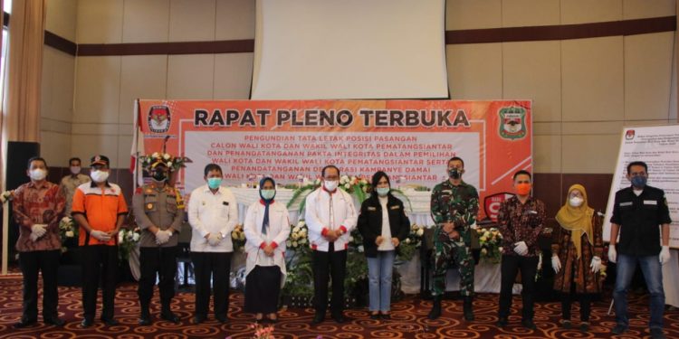 Asner Susanti Sebelah Kiri, Kolom Kosong Sebelah Kanan