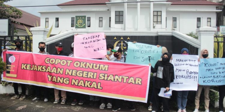 Pemuda Anti Korupsi (PAK) Siantar Minta Jaksa Nakal Dicopot