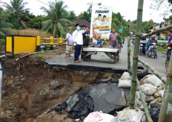 RHS Tinjau Jalan Longsor Tanah Jawa, Relawan RHS - ZW Siap Memberikan Bantuan