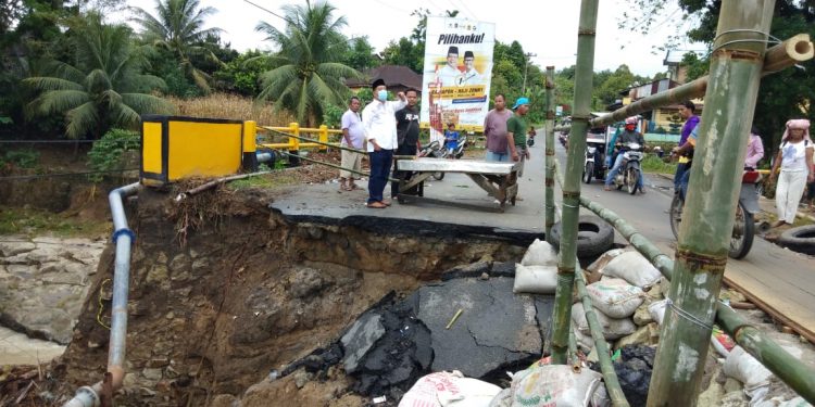 RHS Tinjau Jalan Longsor Tanah Jawa, Relawan RHS - ZW Siap Memberikan Bantuan