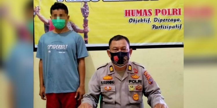 Pria ini Diciduk saat Tunggu Pembeli Narkoba di Samping Gereja Pria ini Diciduk saat Tunggu Pembeli Narkoba di Samping Gereja