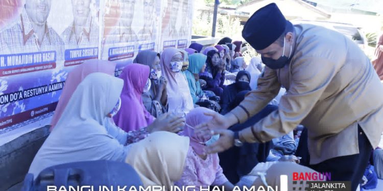 Jalan Berlubang tak Kurangi Semangat Bang Hasim Temui Warga dan Jamaah Masjid Al Ikhlash di Raya Kahean Jalan Berlubang tak Kurangi Semangat Bang Hasim Temui Warga dan Jamaah Masjid Al Ikhlash di Raya Kahean