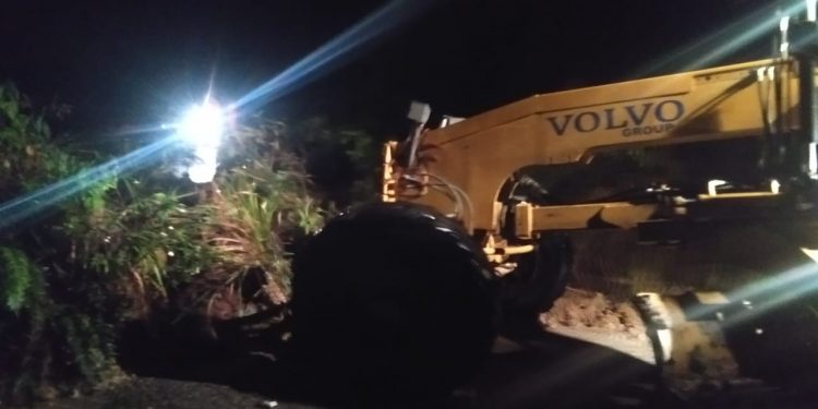 TPL Bantu Bersihkan Material Longsor di Kecamatan Parmonangan