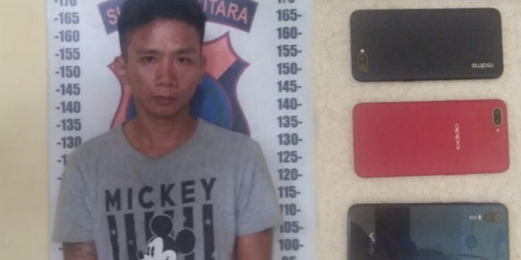 Masuk ke Rumah Sahat Sinaga dari Jendela Belakang, Bambang Damanik Curi 3 Hp Masuk ke Rumah Sahat Sinaga dari Jendela Belakang, Bambang Damanik Curi 3 Hp