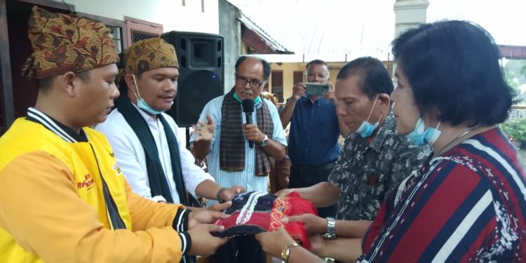 Diberangkatkan PPRSAB, RHS: "Kita Bersaudara, Mari Bangun Simalungun dengan Menangkan RHS-ZW" Diberangkatkan PPRSAB, RHS: "Kita Bersaudara, Mari Bangun Simalungun dengan Menangkan RHS-ZW"