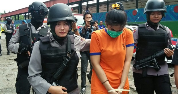 Caleg Cantik Ketangkap Bawa Sabu di Gerbang Tol Caleg Cantik Ketangkap Bawa Sabu di Gerbang Tol
